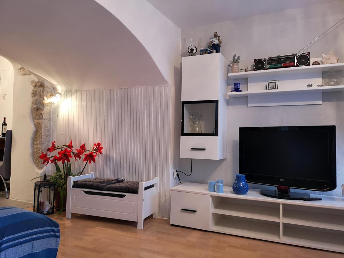 Vila Katica Bribir  Luaran gambar